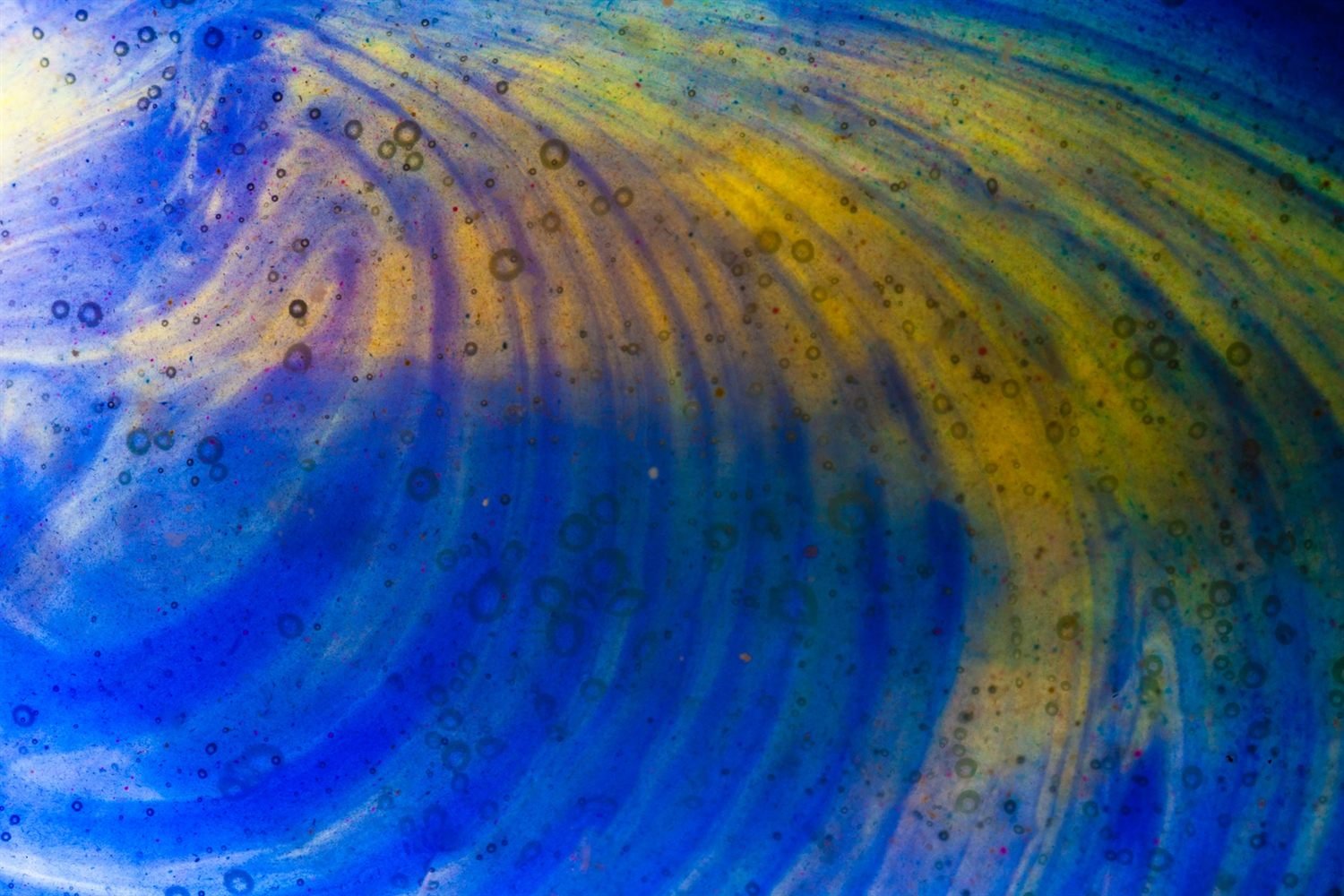 Fluid Simulation — Abstract Art Direction